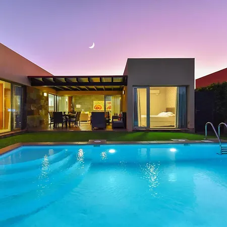 Villa Salobre Golf Dos Luxury Retreat In Gran Canaria Private Outdoor Heatable Pool Bbq Facilities Shaded Outdoor Dining Area Salobre Golf, Las Palmas de Gran Canaria
