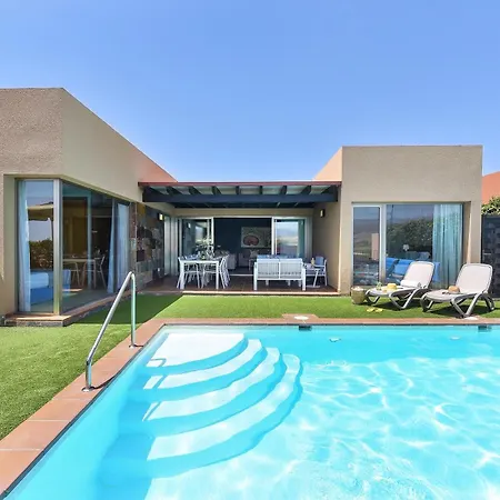 Villa Salobre Golf Dos Luxury Retreat In Gran Canaria Private Outdoor Heatable Pool Bbq Facilities Shaded Outdoor Dining Area Salobre Golf, Villa Las Palmas de Gran Canaria